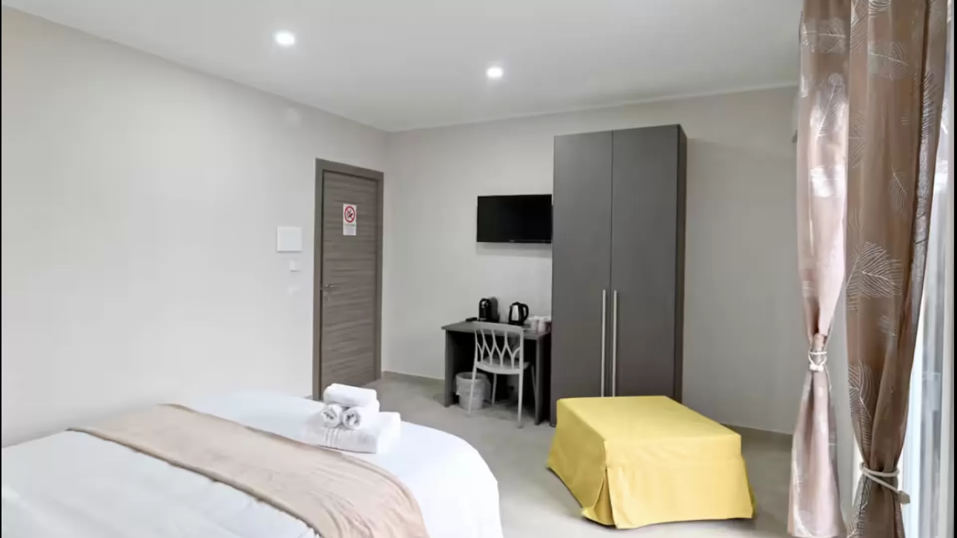 COAST TO COAST ROOMS And POOL foto 4