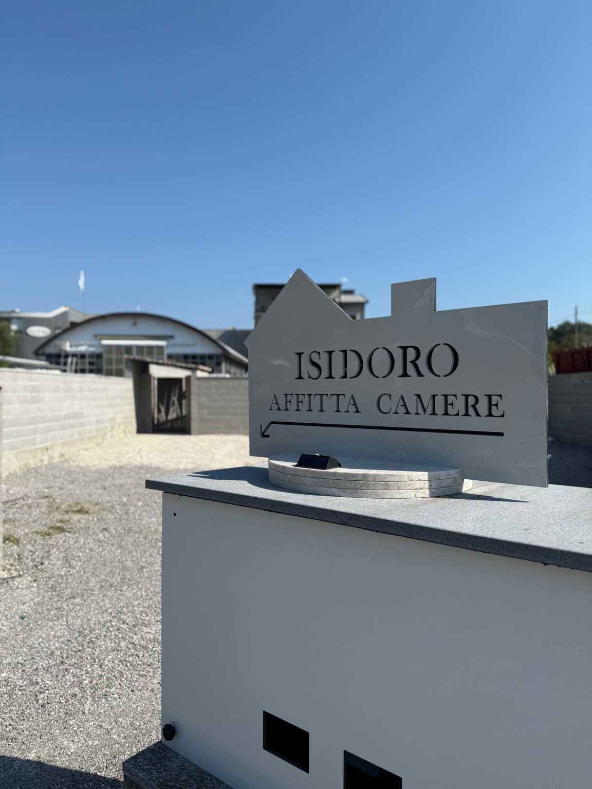 isidoro affitta camere carugo foto 3